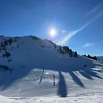 Cosy For 4 Near Lift, Melezes K22 Апартаменты *