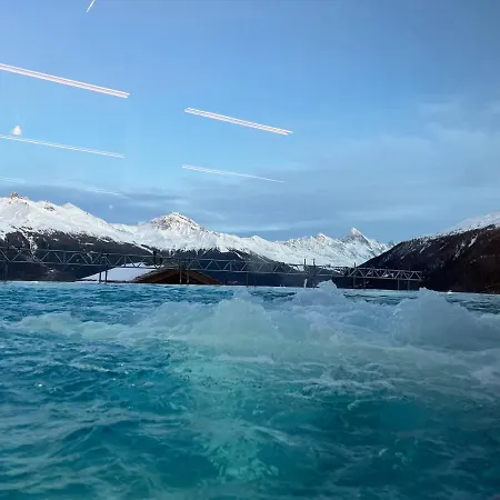 Cosy For 4 Near Lift, Melezes K22 شقة *