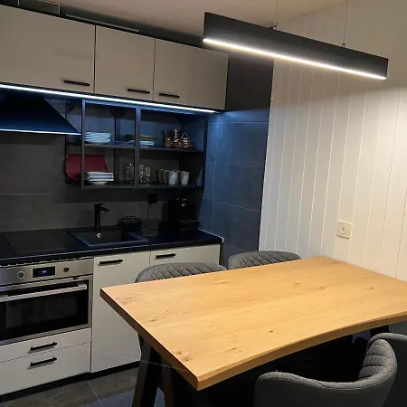 Cosy For 4 Near Lift, Melezes K22 Apartment