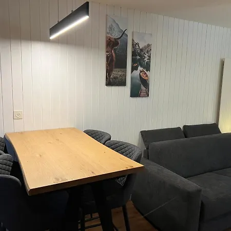 Cosy For 4 Near Lift, Melezes K22 Apartment *