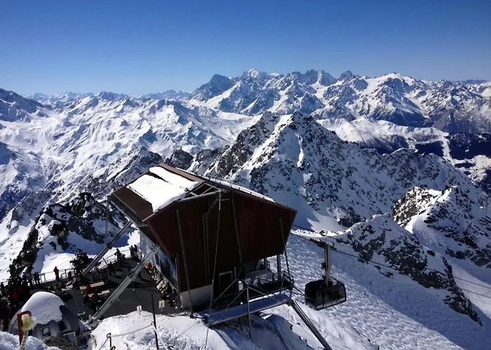 Cosy For 4 Near Lift, Melezes K22 公寓